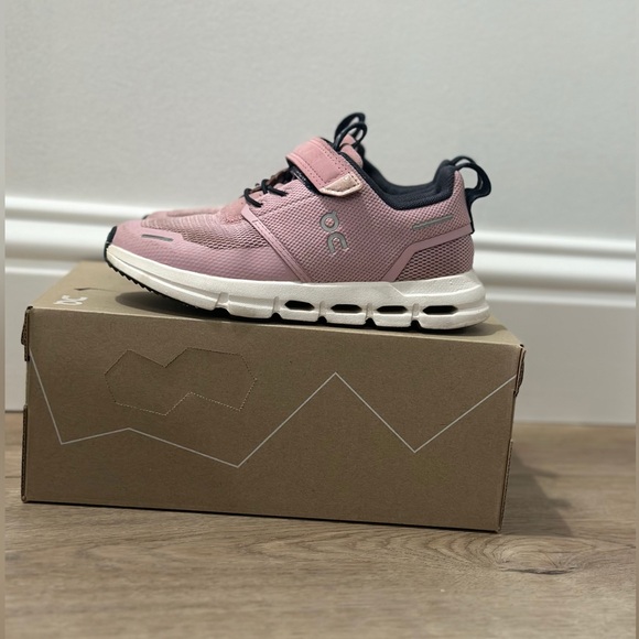 On Running Kids Sneakers in Pink and White - Picture 2 of 4